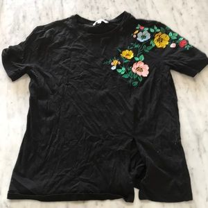T-shirt with flowers near the sleeve